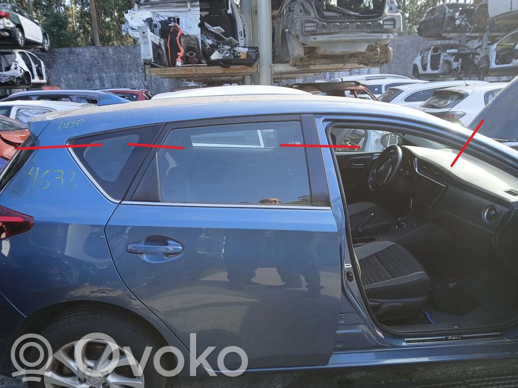 Toyota Auris E180 Katto