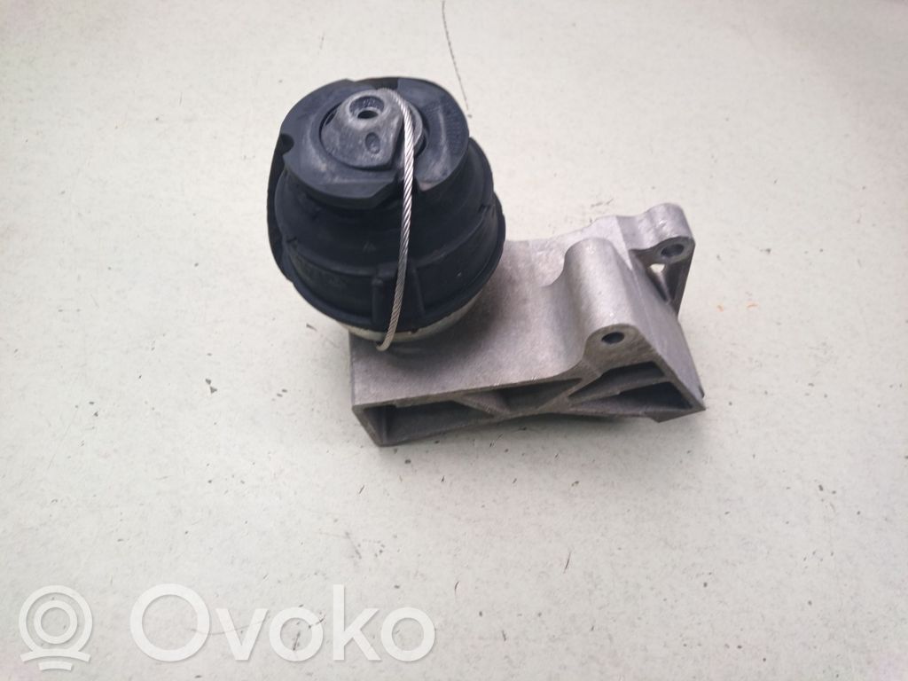 Volvo XC90 Engine mount bracket 