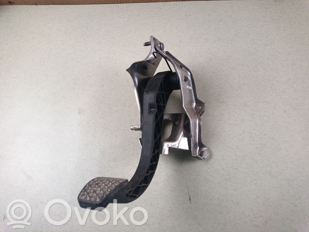 Pedal de embrague   9156593