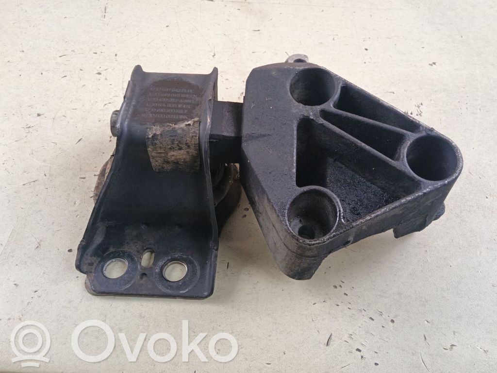 Renault Kangoo I Engine mount bracket 