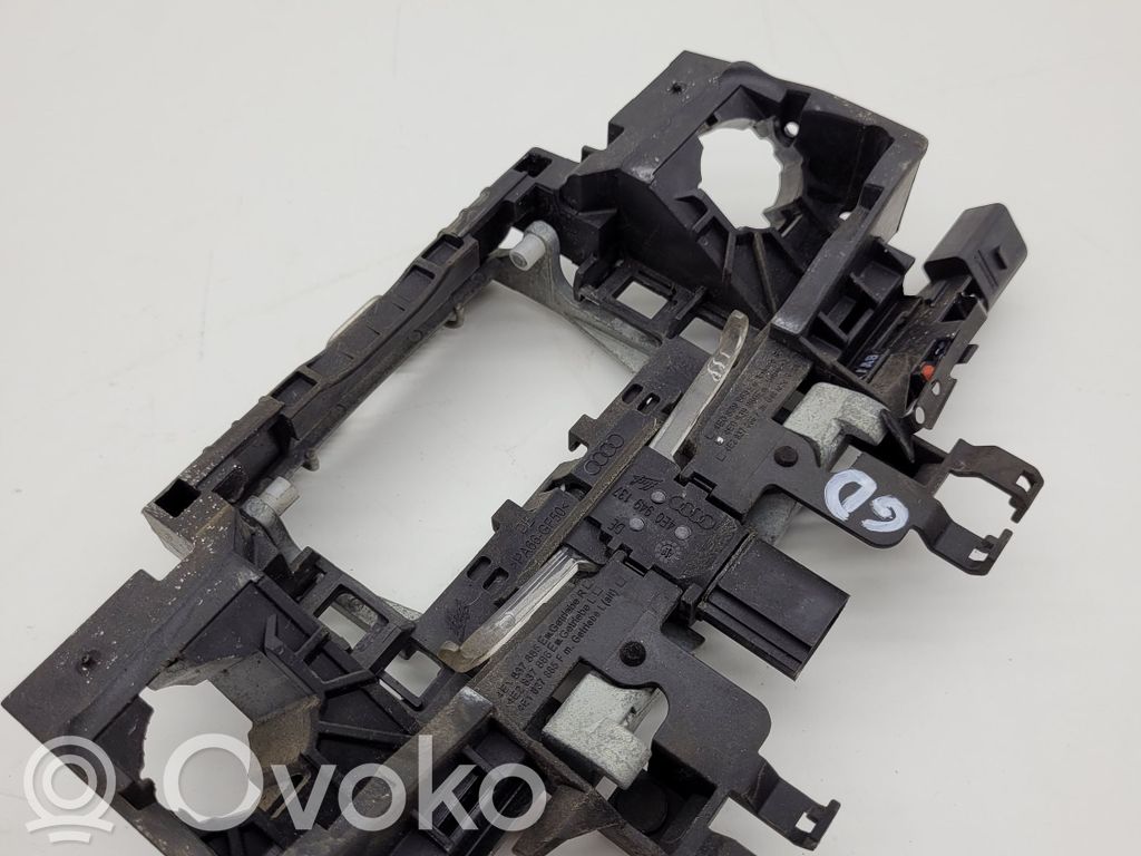 Audi A8 S8 D3 4E Rear door exterior handle/bracket 