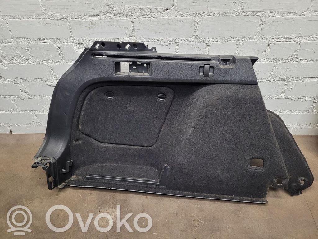 Volkswagen Golf VII Boczek / Tapicerka / bagażnika 