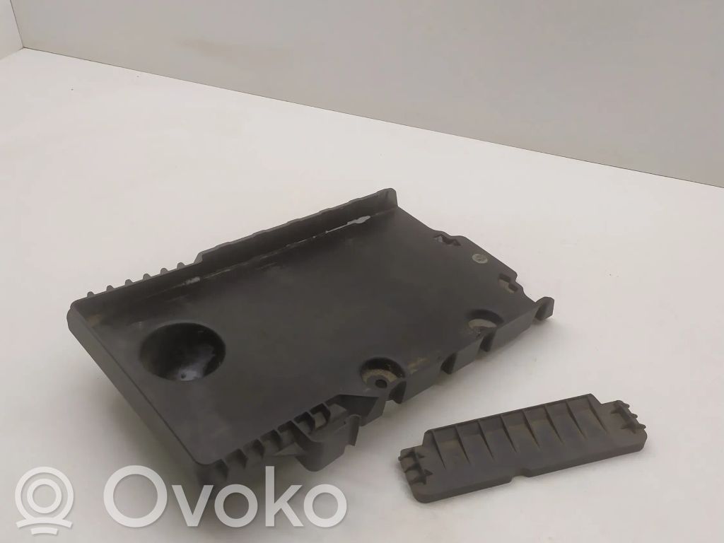 Volvo V40 Akumuliatoriaus tvirtinimo padas 