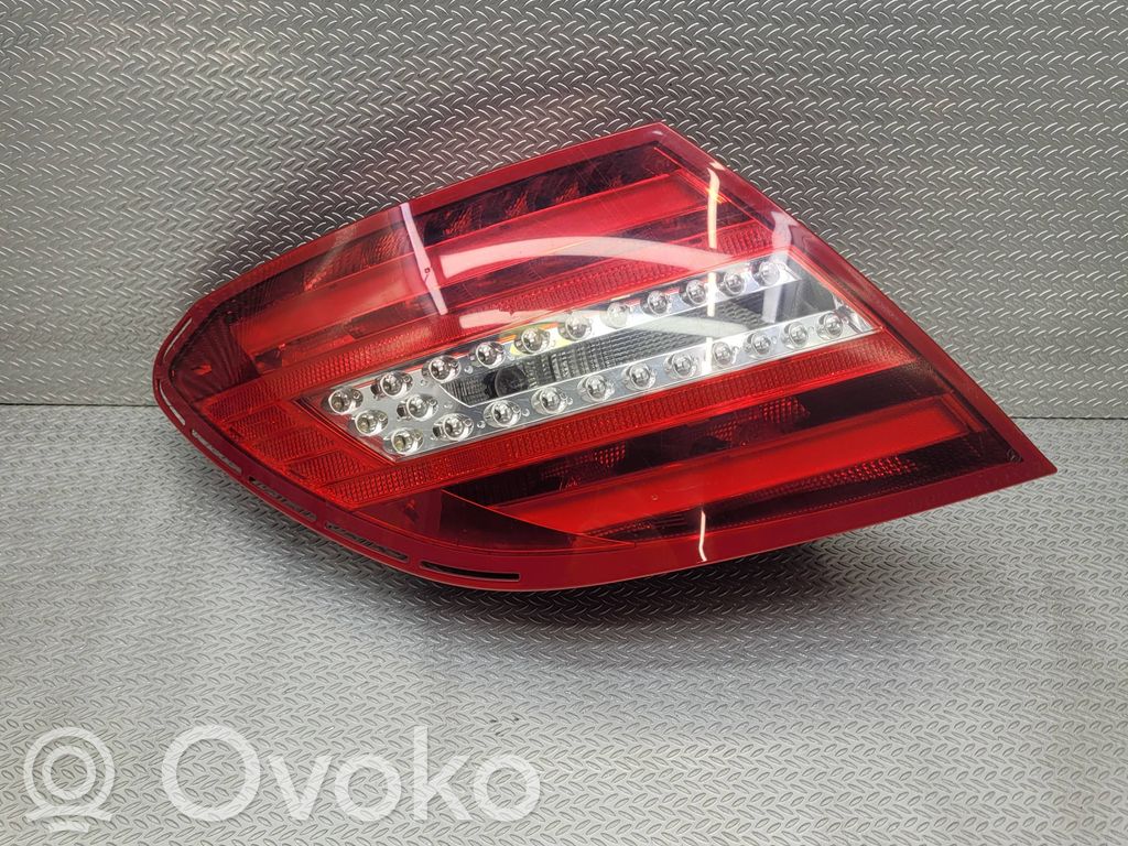 Mercedes-Benz C W204 Lampa tylna 
