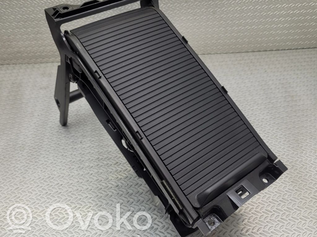 Volvo V40 Cross country Cup holder front 