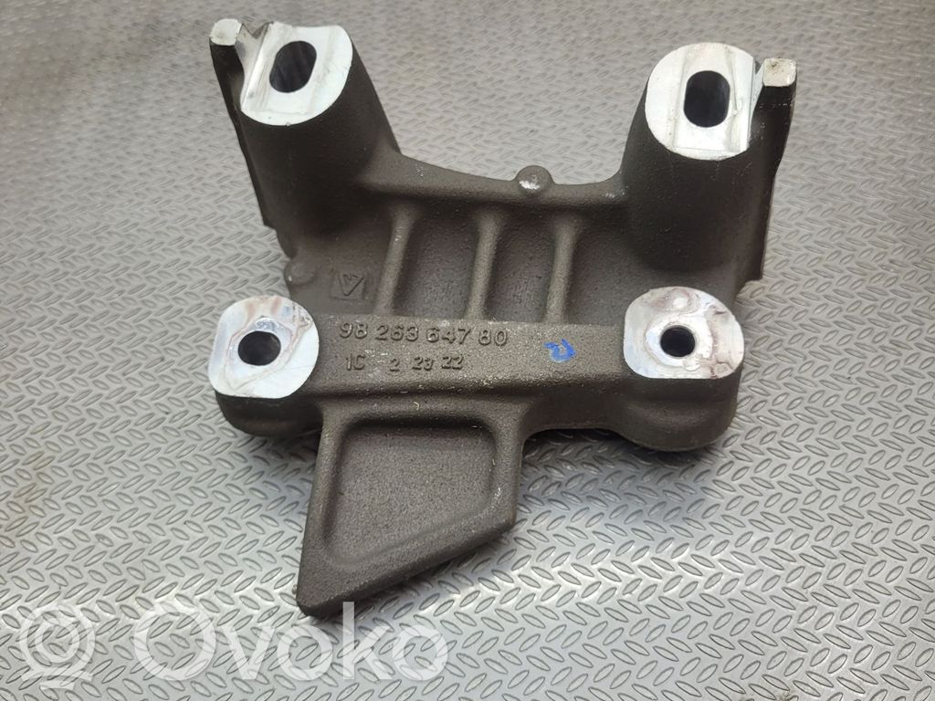Opel Mokka B Engine mounting bracket 