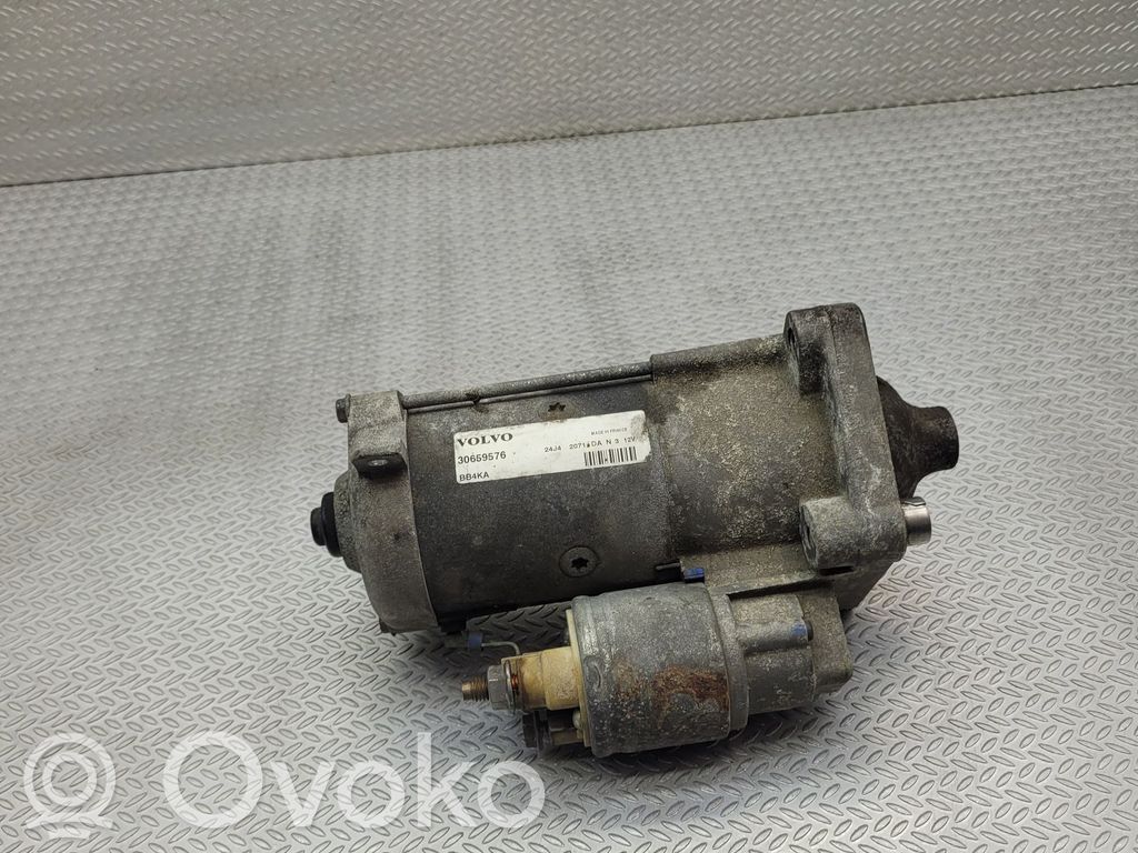 Volvo V40 Cross country Starteris 