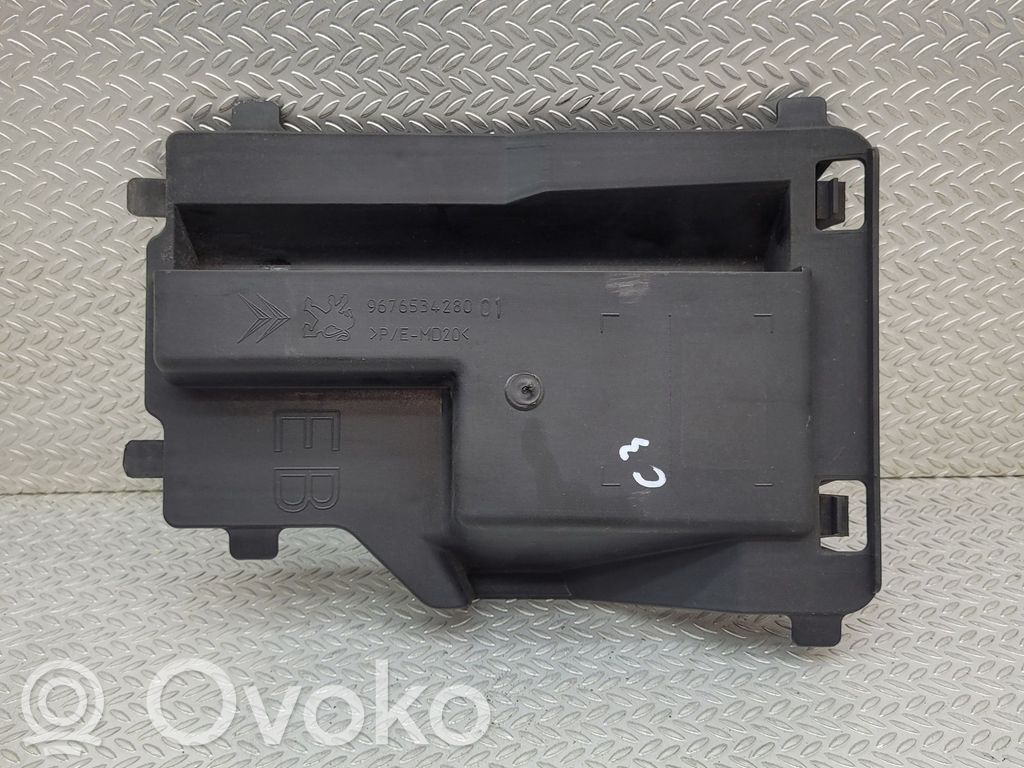 Citroen C3 Kita variklio skyriaus detalė 