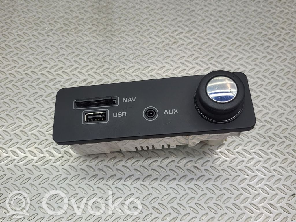 Jaguar XE Enchufe conector USB 