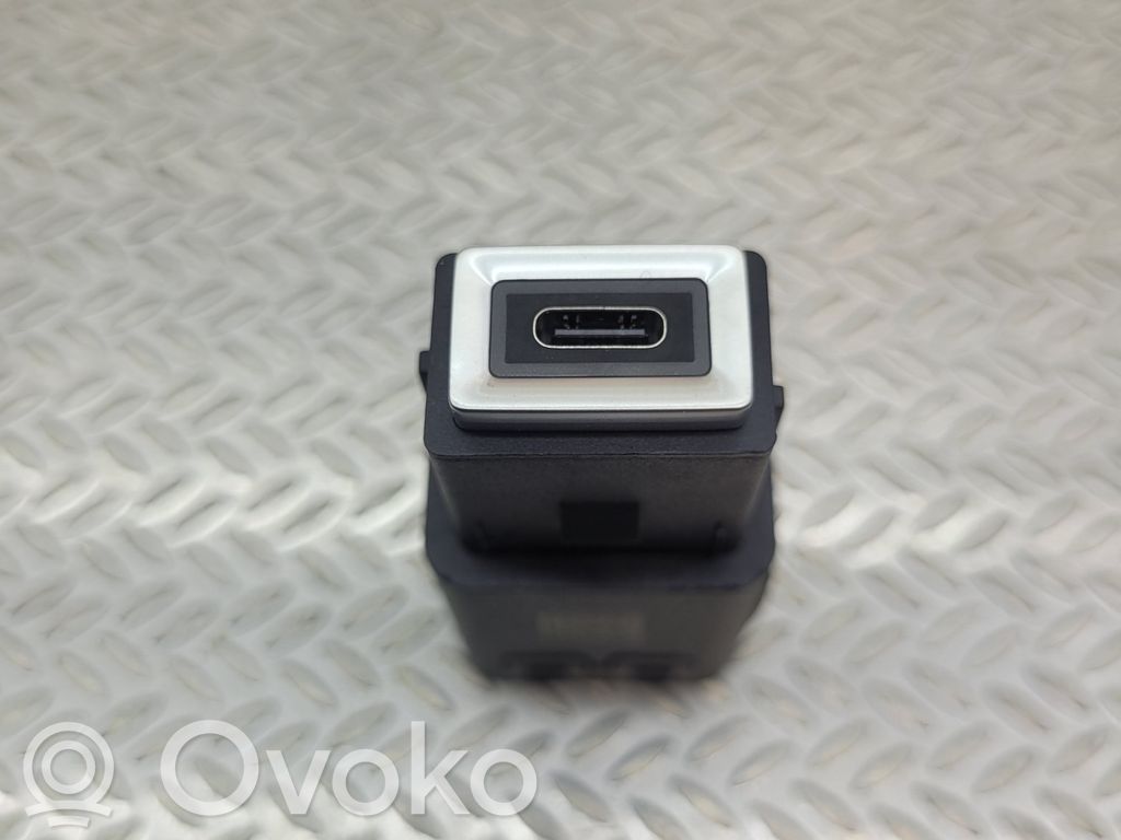 Peugeot 308 USB socket connector 