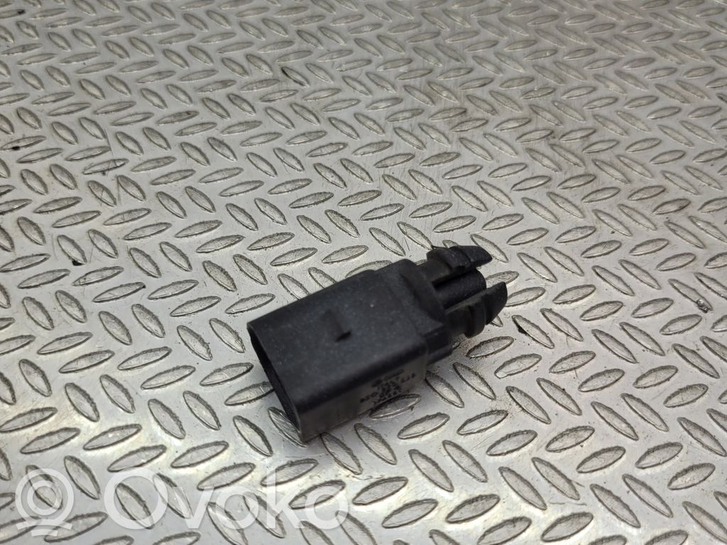 Sensor de temperatura interna/externa   8Z0820535
