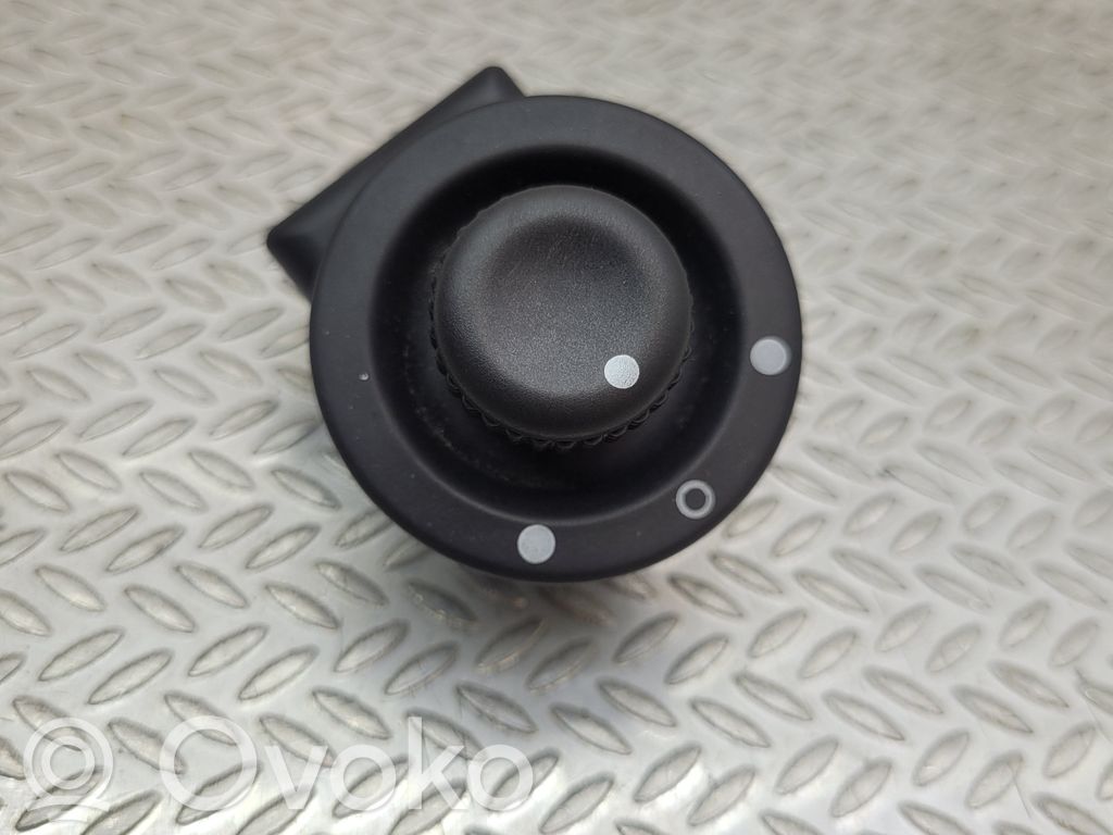 Dacia Duster Wing mirror switch 
