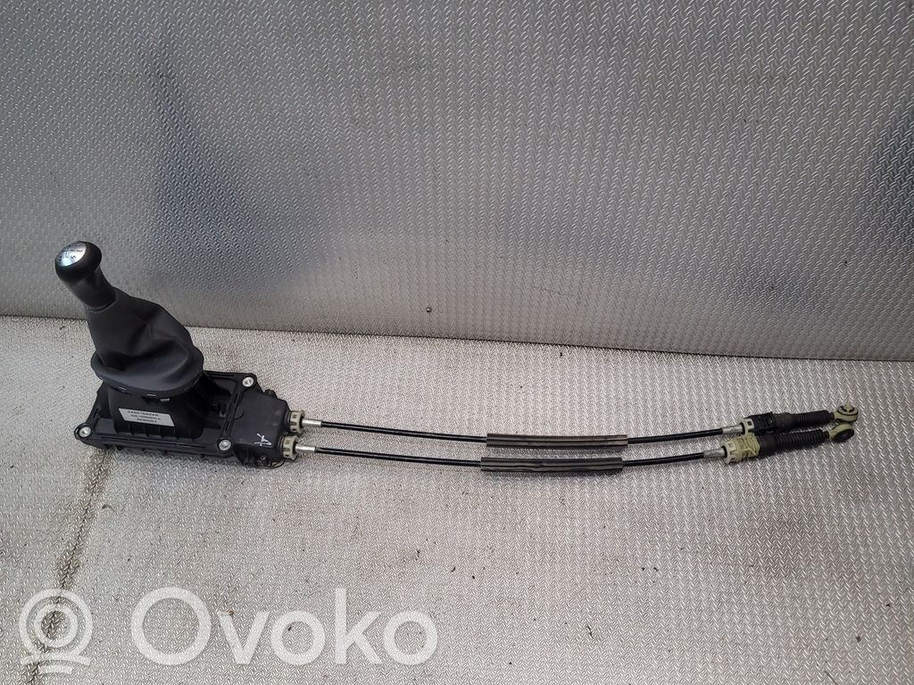 Dacia Duster Lewarek zmiany biegów / górny 