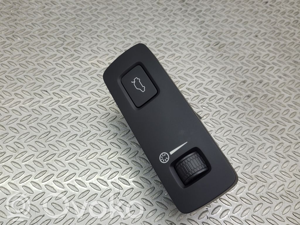 Volvo XC40 Tailgate opening switch 
