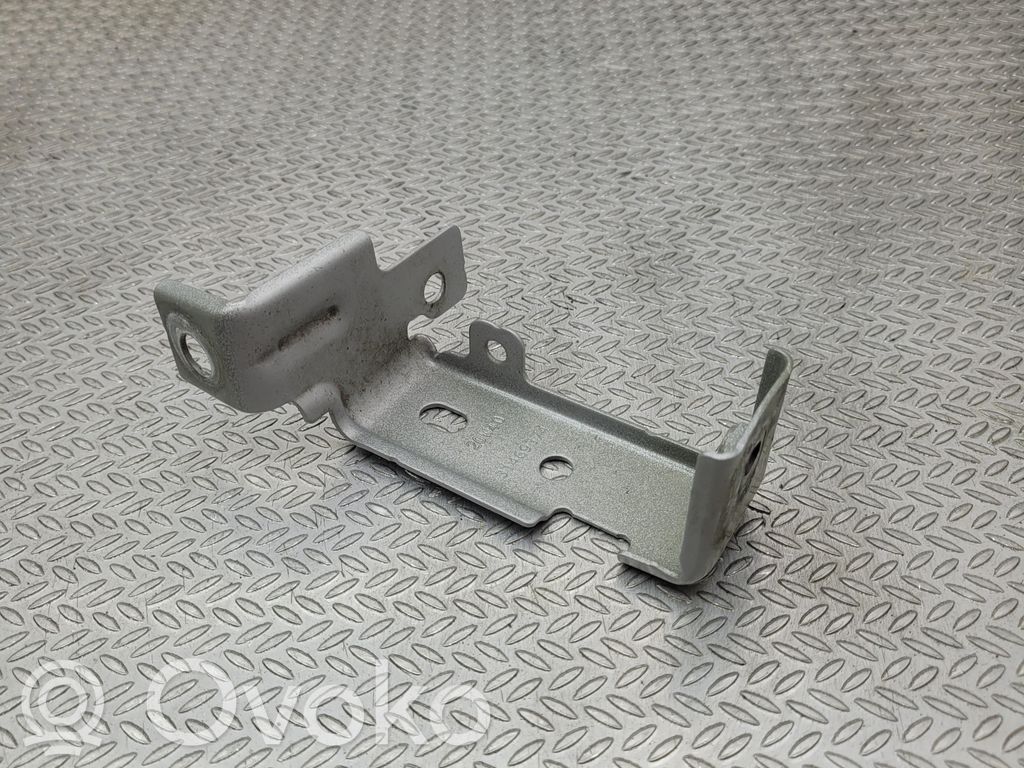 Uchwyt / Mocowanie błotnika przedniego   31469374