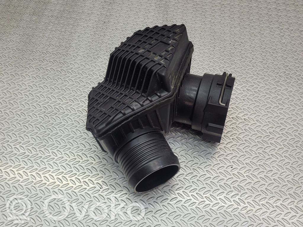 Volvo XC40 Kita variklio skyriaus detalė 