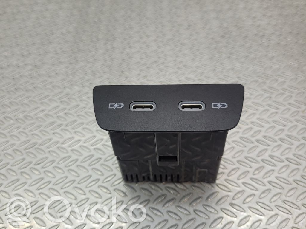 Volkswagen Golf VIII USB jungtis 