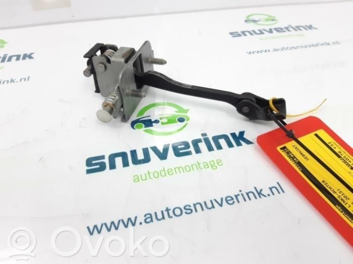 Citroen C4 II Takaoven pidätin 