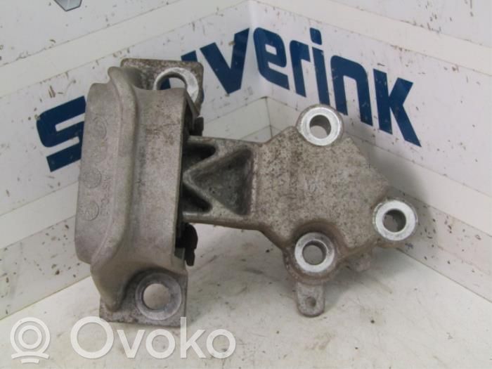 Renault Twingo II Engine mount bracket 
