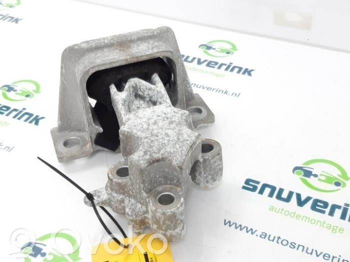 Renault Twingo II Engine mount bracket 