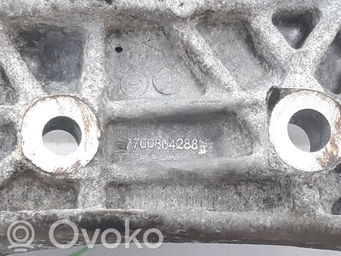 Renault Twingo II Кронштейн генератора 
