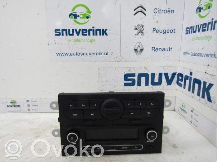 Renault Twingo III Panel / Radioodtwarzacz CD/DVD/GPS 