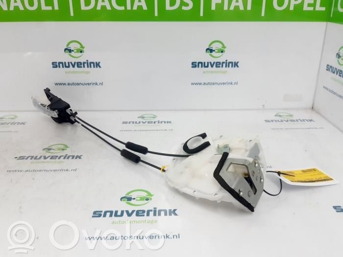 Suzuki Swift II Zamek drzwi tylnych 