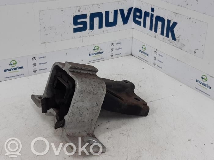 Engine mount bracket   8200420742