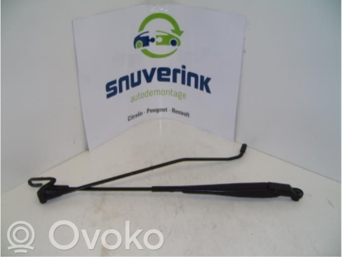 Peugeot 107 Front wiper blade arm 