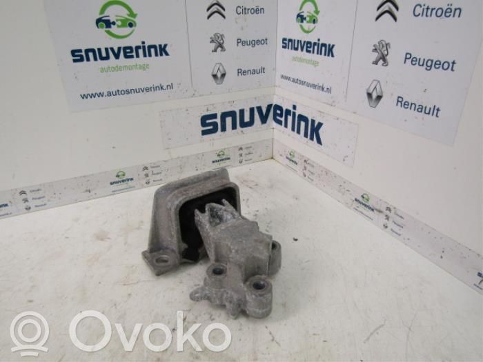 Renault Twingo II Engine mount bracket 