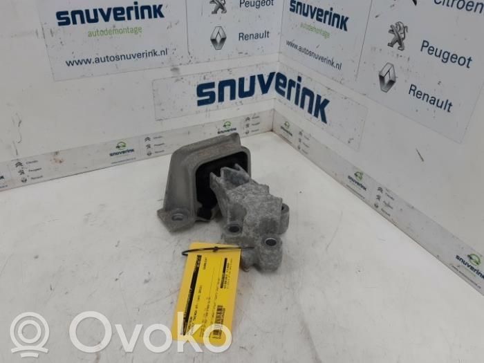 Renault Twingo II Engine mount bracket 