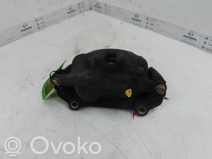 Opel Vivaro Передний суппорт 