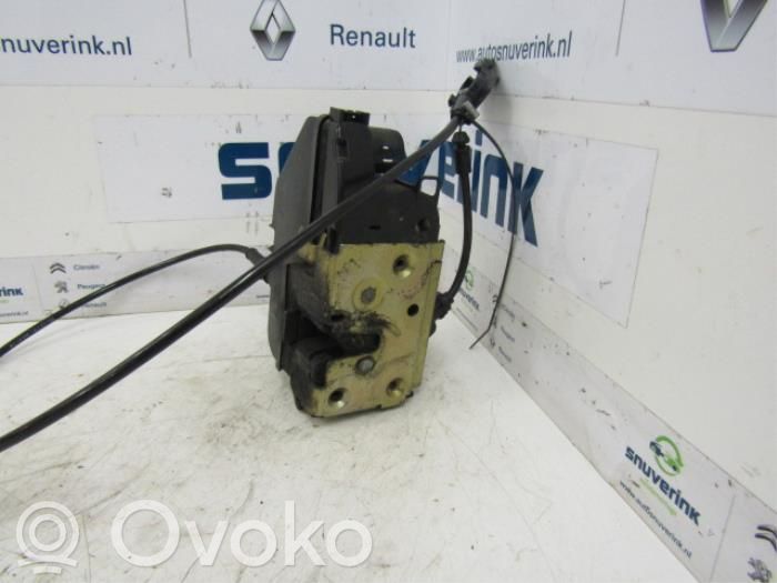 Renault Laguna II Priekšpusē slēdzene 