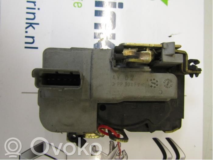 Peugeot 206 Etuoven lukko 