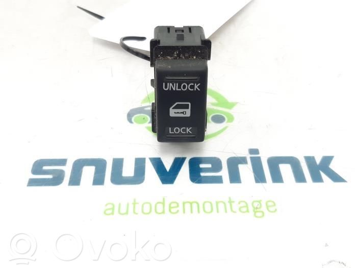 Nissan NV200 Botón interruptor de bloqueo de puertas 