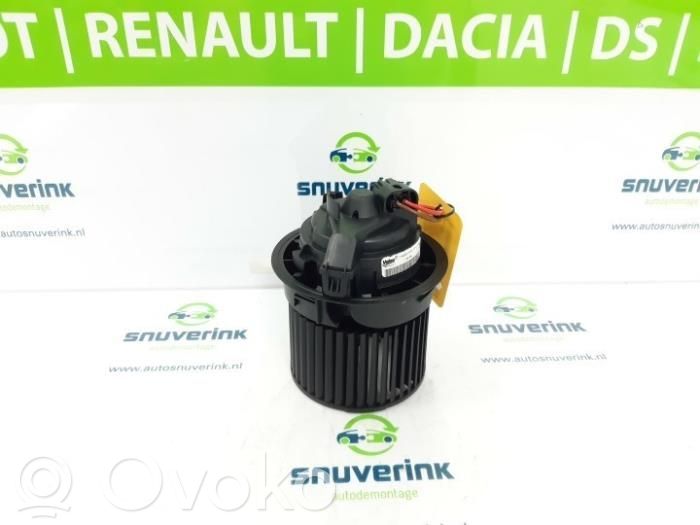 Renault Clio IV Lämmittimen puhallin 