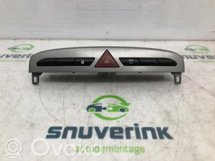 Comutator lumini pericol   649015,9659215177,98060429XT