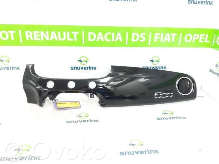 Fiat 500 Kita panelės detalė 