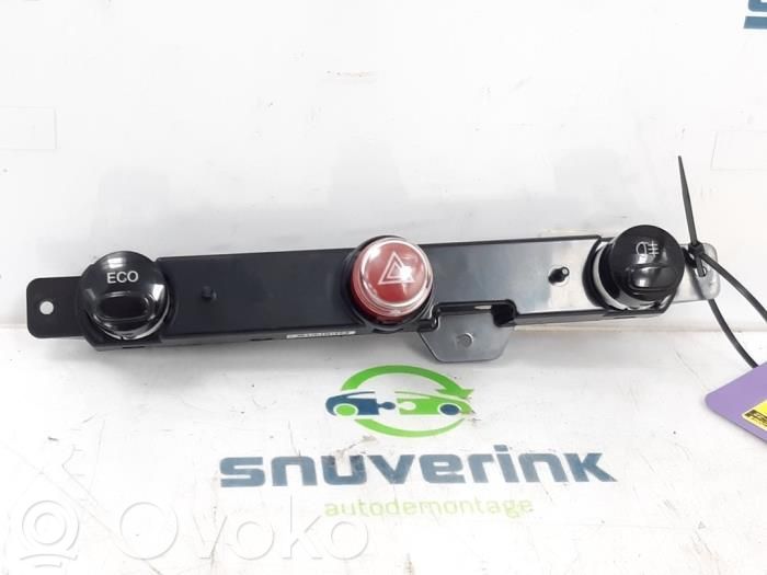 Fiat 500 Botón interruptor de luz de peligro 