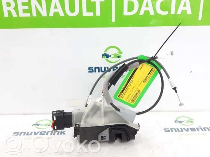 Opel Vivaro Front door lock 