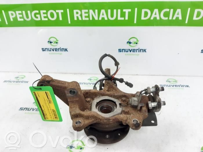 Opel Vivaro Zwrotnica koła przedniego 
