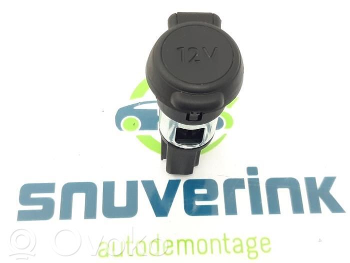 Peugeot 208 I 12V Steckdose vorne 