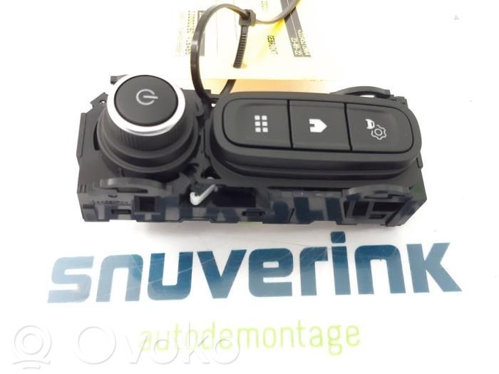 Renault Twingo III Unidad central de control multimedia 
