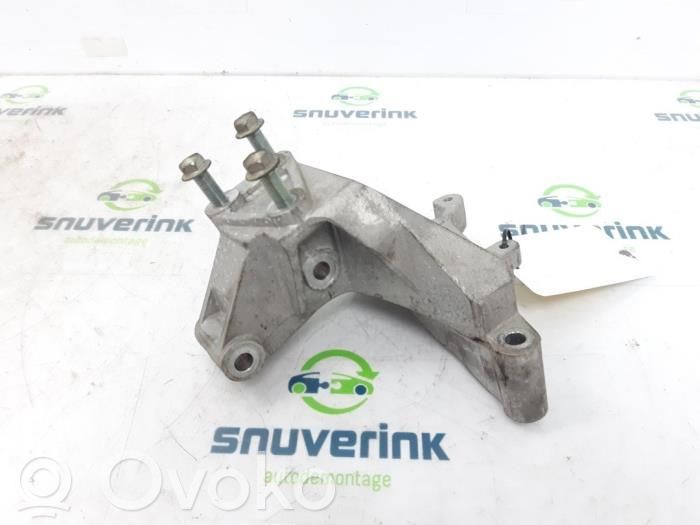 Suzuki Swift II Gearbox mounting bracket 