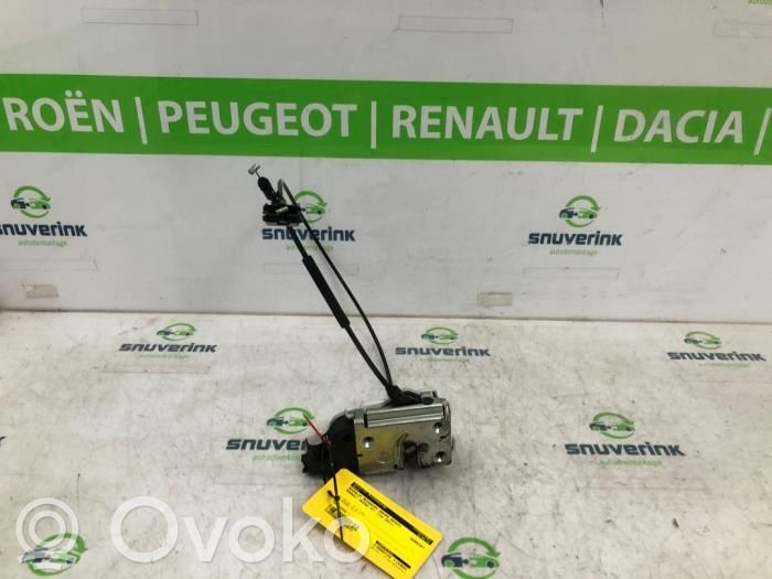 Renault Twingo II Front door lock 