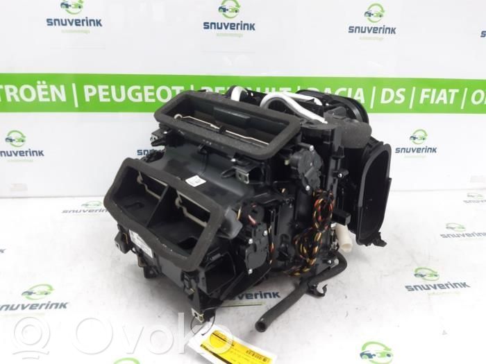 Volvo XC90 Salono oro mazgo plastikinis korpusas 