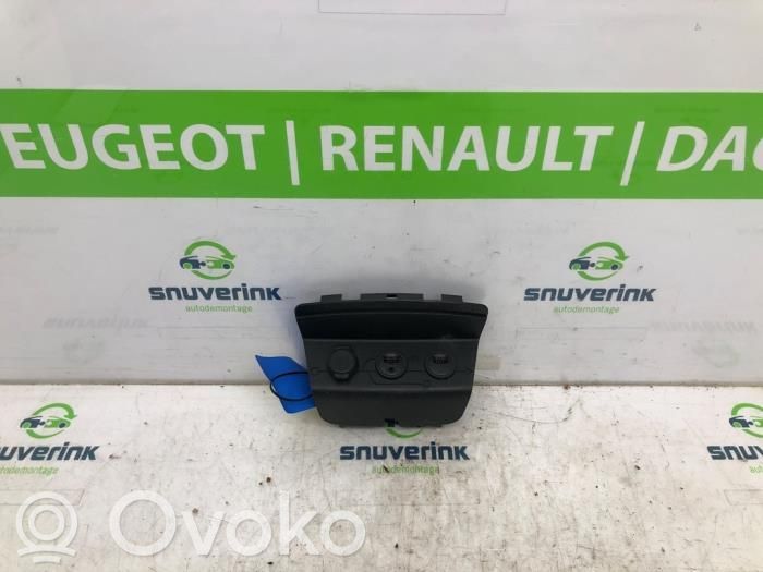 Peugeot 208 I USB-Anschluss 