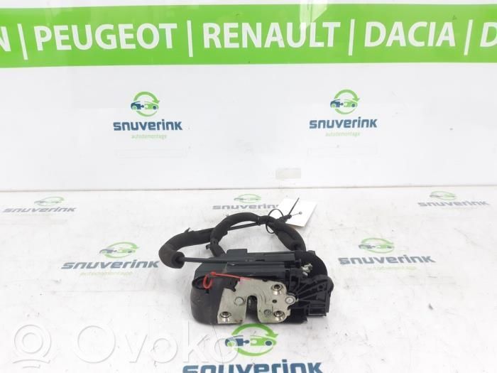 Iveco Daily 5th gen Etuoven lukko 