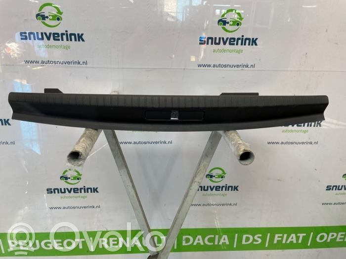 Peugeot 208 II Altro elemento di rivestimento bagagliaio/baule 