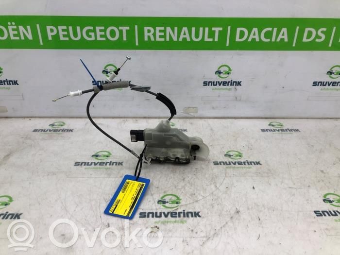 Peugeot 208 II Serratura portiera anteriore 